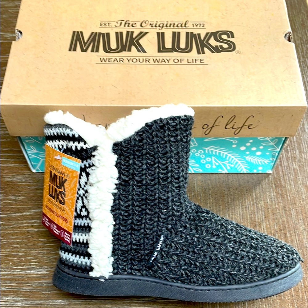 SALE! 🎉NEW! Muk Luks Black and White Boots! 🎉